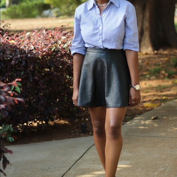 LOFT | Vegan Leather Skirt - Picture 2 of 8